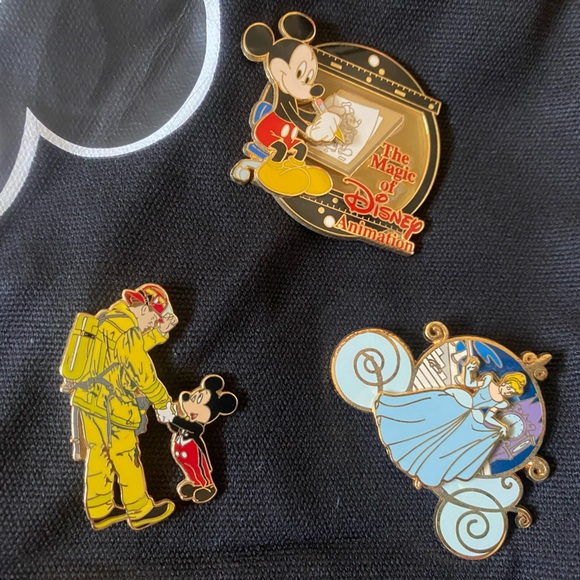 Six Walt Disney World Pins (6) - Picture 1 of 5